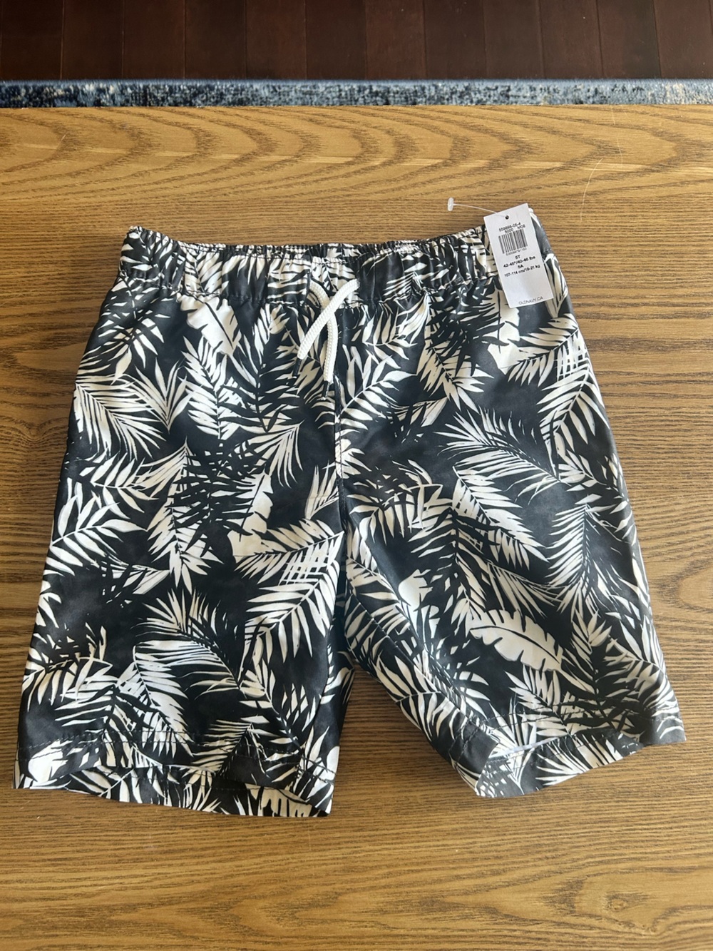 New with tags Old Navy boys swim shorts, size 5T 🌴
